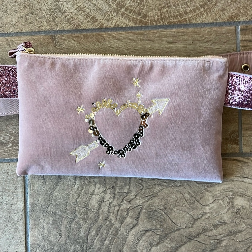 Le Lion bum bag. New condition without tags band is approximately 42 inches long